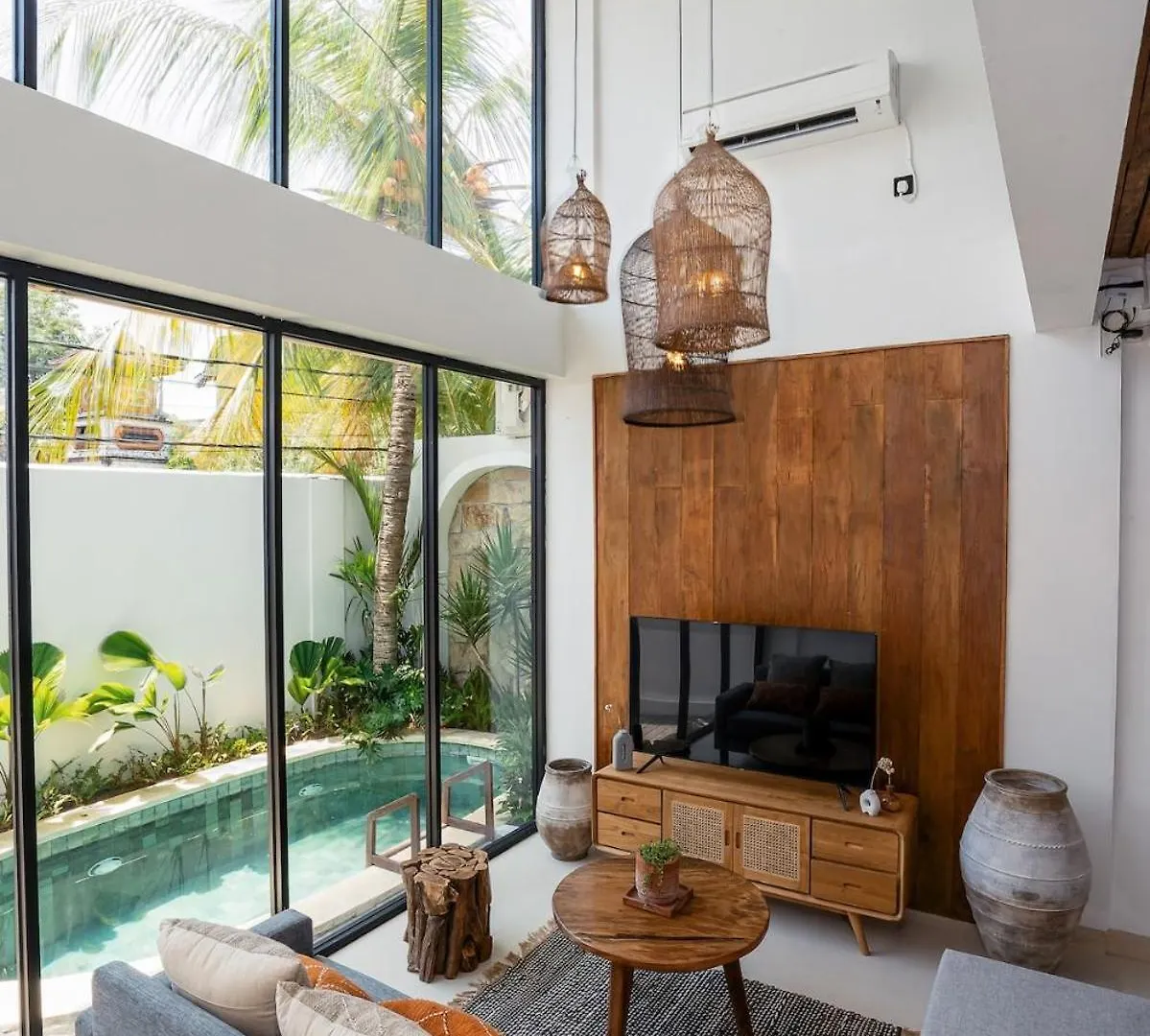 Villa Casa Goya - Lofty Pool Villa Near The Beach In Vibrant Legian